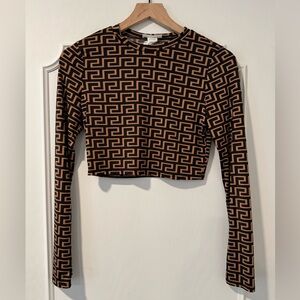 January 7 Long Sleeve Greek Patterned Black & Gold Long Sleeve Crop Top - L